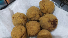 Ovo de codorna empanado