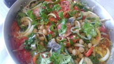 Moqueca de bacalhau com grão de bico