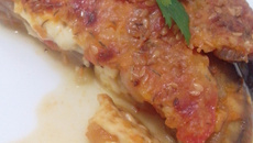 Lasanha de berinjela, tomate e três queijos (vegetariana)