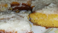 Bolo de milho com calda de coco