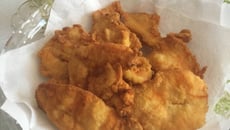 Peito de frango frito com farinha de trigo fácil e muito saboroso