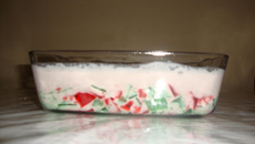 Gelatina colorida com creme de leite