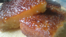 Bolo de aipim com calda