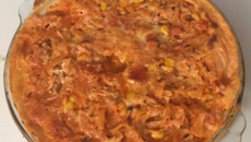 Macarrão ninho ao forno com molho de frango