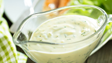 Molho parmesão para salada