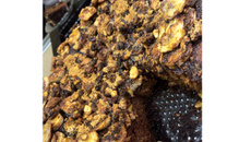 Bolo de banana, aveia, castanha e passas