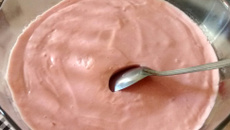 Danone caseiro de morango