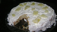 Bolo de abacaxi recheado