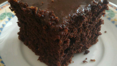 Bolo de chocolate simples e delicioso