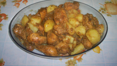 Frango de panela com batatas à moda Rosimeire maravilhoso