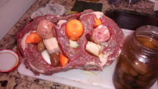 Contra-filé recheado com mostarda e creme de cebola