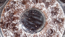 Mousse chocolate com flan de coco