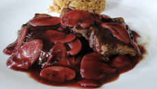 Molho de vinho tinto com cogumelos