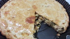 Torta cremosa de frango com requeijão