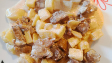 Cubinhos de porco com natas