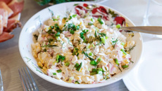 Salada com atum e iogurte