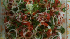 Cação ao leite de coco e alho-poró