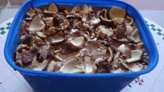 Sorvete de chocolate com ameixa preta