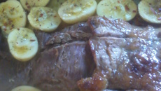 Batata assada recheada com cebola e pimenta calabresa