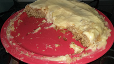 Bolo de aveia com cobertura de leite condensado 