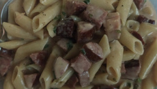 Penne com calabresa cremoso