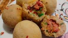 Bolinho de feijão recheado