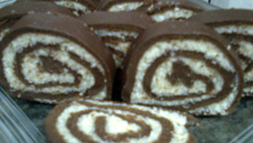 Rocambole de leite em pó com coco