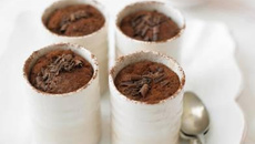 Brownie de framboesa e avelã