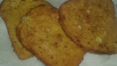 Ovos mexidos com rabanada salgada