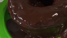 Calda de chocolate para bolo de cenoura