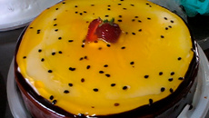 Torta gelada de chocolate e maracujá