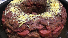 Bolo de carne com calabresa e provolone