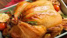 Peru temperado com manteiga de ervas