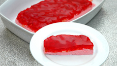 Gelatina ao creme com morangos