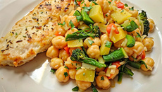 Grão-de-bico com legumes