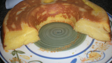 Bolo cremoso gelado de fubá