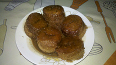 Bolo de caneca com cobertura