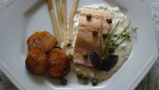 Salmão com creme de aspargos