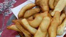 Bolinho com massa de pão