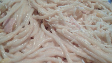 Macarrão ao molho branco rápido e gostoso