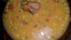 Munguzá com frango (canjica amarela)