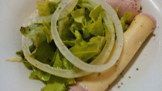 Salada simples com frios