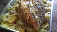 Pacu assado recheado com farofa