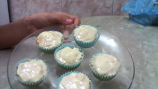 Cupcake de cenoura com calda de limão
