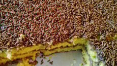 Bolo de cenoura trufado