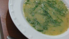 Sopa de fubá com couve