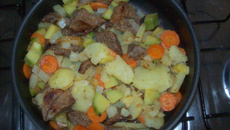 Carne com legumes