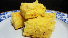 Quadradinhos de fubá cremoso