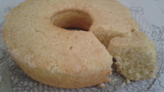 Bolo de mandioca com coco
