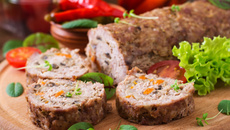 Rocambole de carne fácil e gostoso